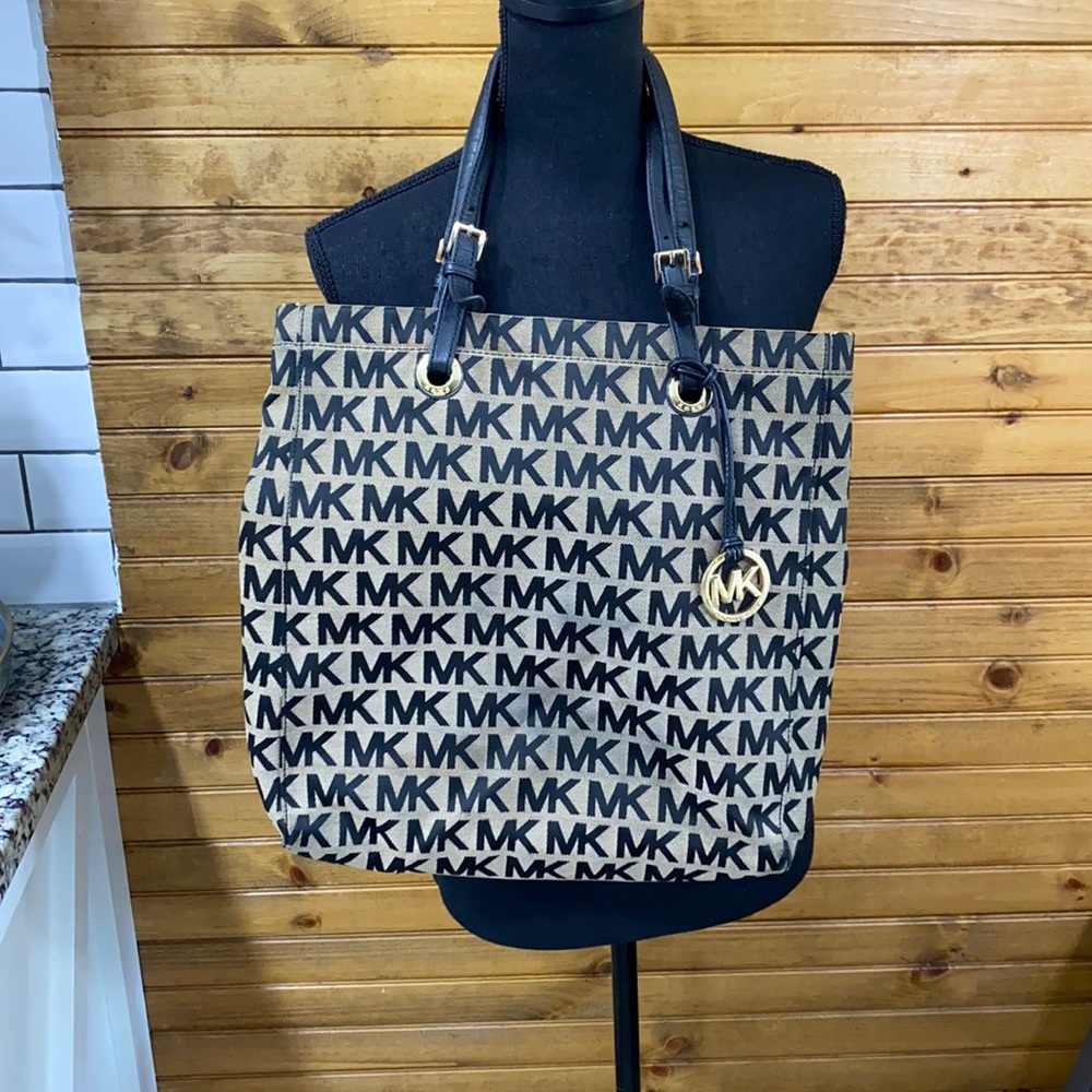 Michael Kors Black/Beige Jet Set Tote Bag